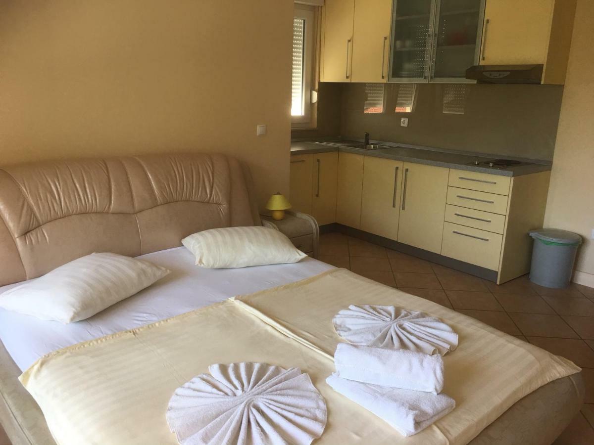 Apartments Villa Astra & Pinija بريلا المظهر الخارجي الصورة