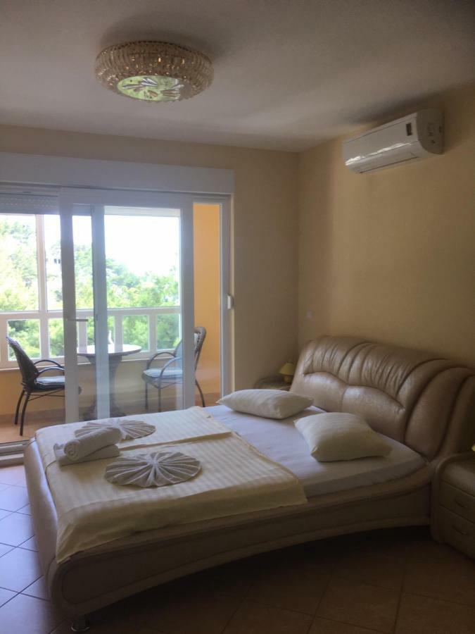 Apartments Villa Astra & Pinija بريلا المظهر الخارجي الصورة